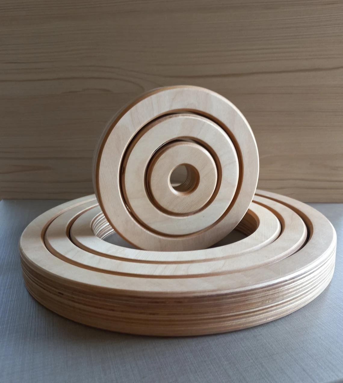 Montessori koka komplekts ar sešiem dažāda izmēra kārtošanas riņķiem no bērza, roku darbs Latvijā
